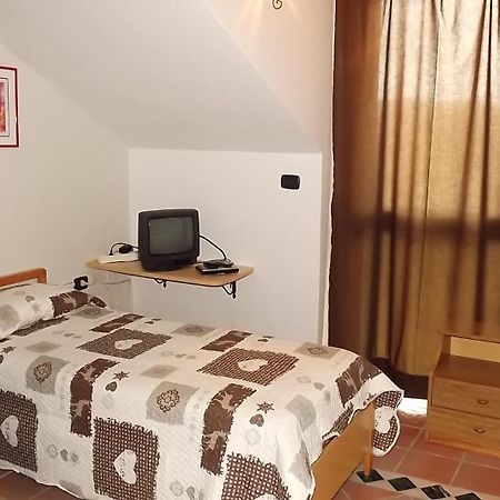 מקומר B&B I Tre Nuraghi חדר תמונה